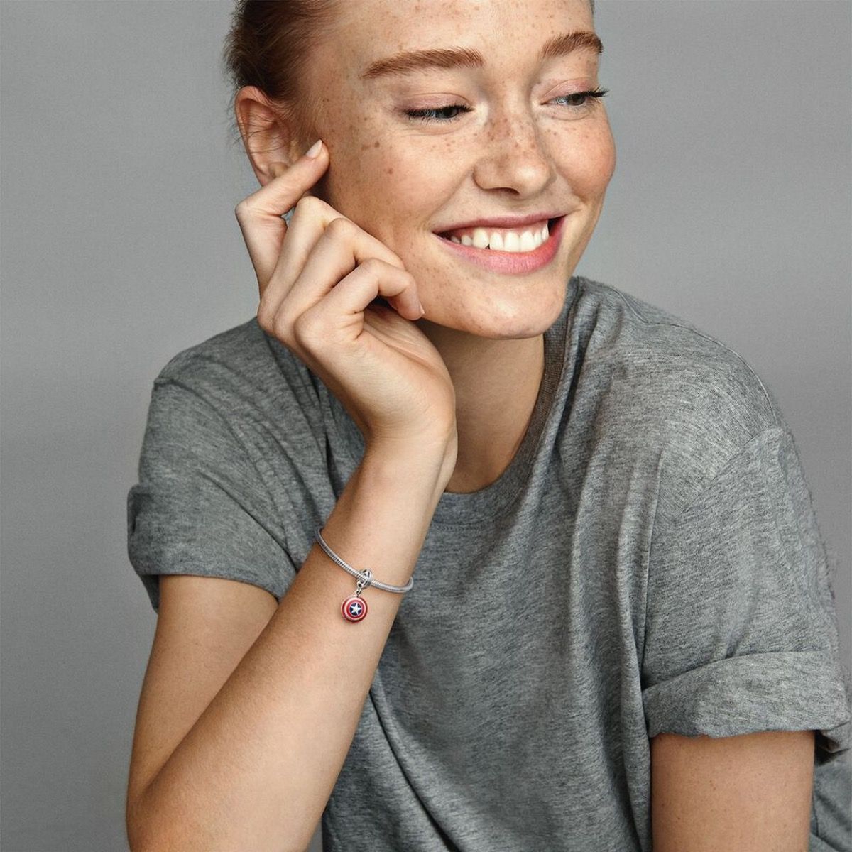 The  Captain America Schild Hangende Bedel 790780C01