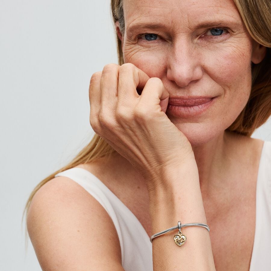 Zweifach hängender gravierter Anhänger 'Mama' mit laborgezüchtetem Diamanten